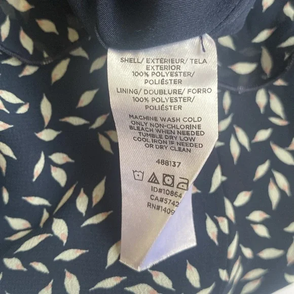 LOFT Outlet Floral Jumpsuit Size 8 Ruffle V-Neck Navy White Effortlessly chic✨ - Picture 16 of 16